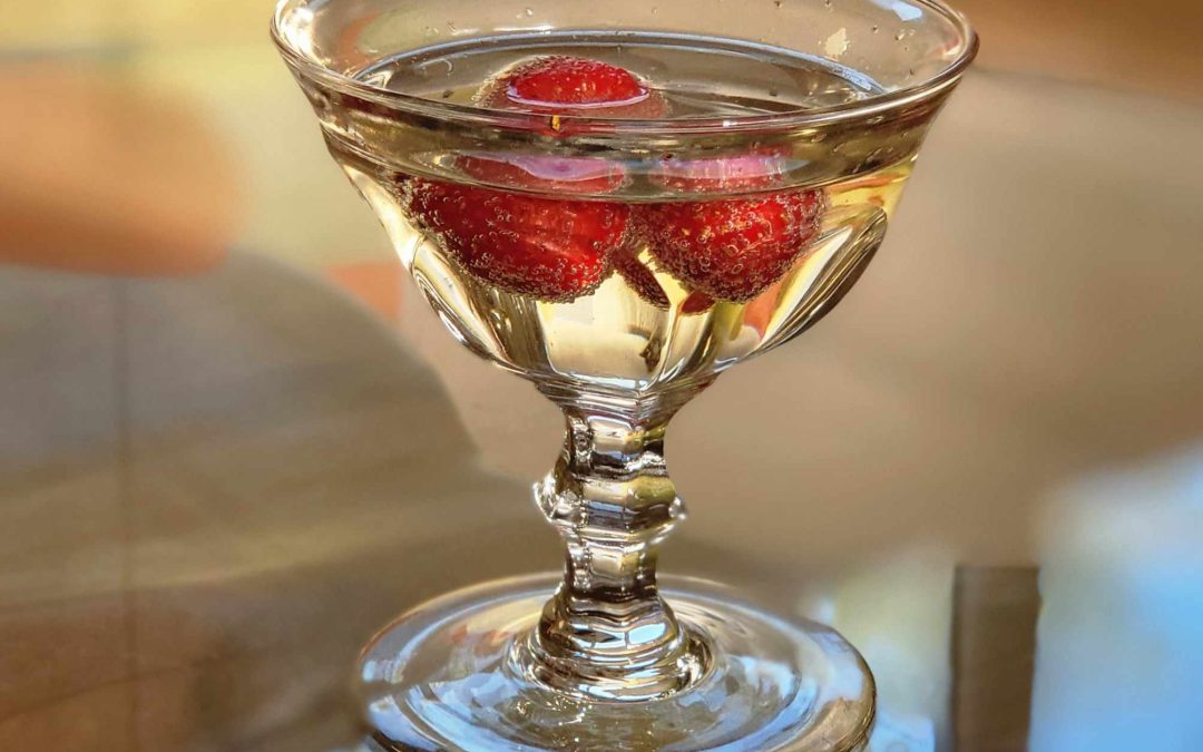 Coupe de Champagne et ses fruits rouges