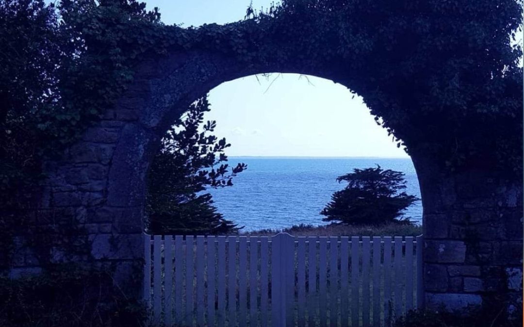 Une arcade sur l’océan